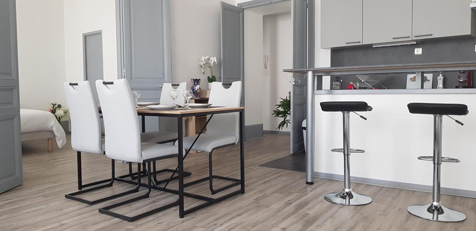Cosy Entre Centre Et Hopital Apartment Montlucon Bagian luar foto