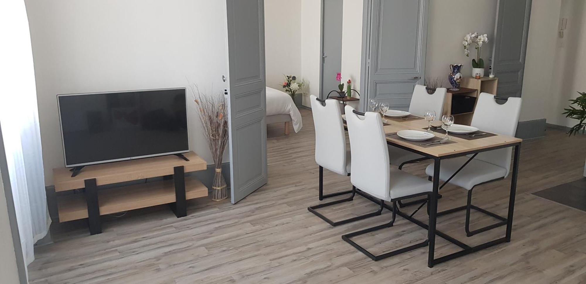 Cosy Entre Centre Et Hopital Apartment Montlucon Bagian luar foto