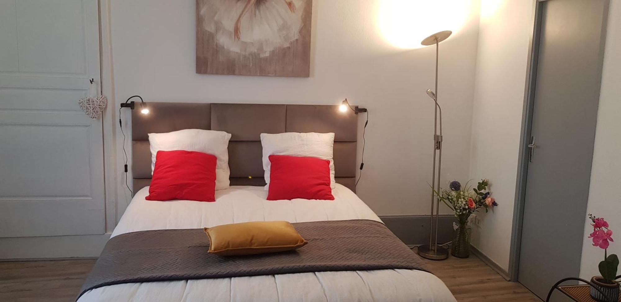 Cosy Entre Centre Et Hopital Apartment Montlucon Bagian luar foto